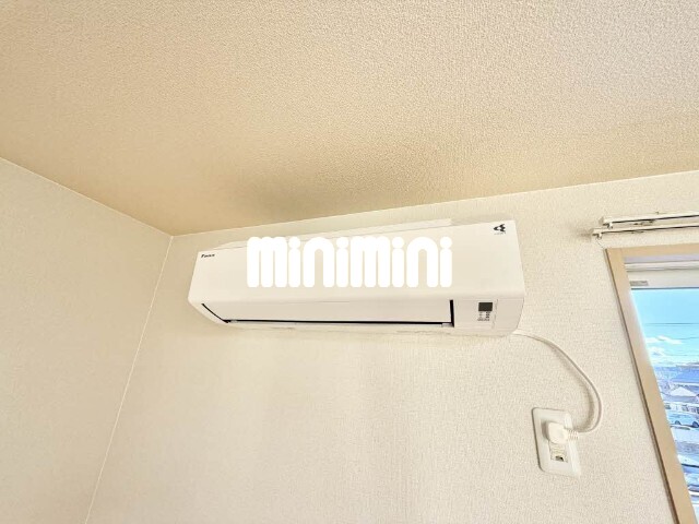 その他設備　窓つきのトイレです。