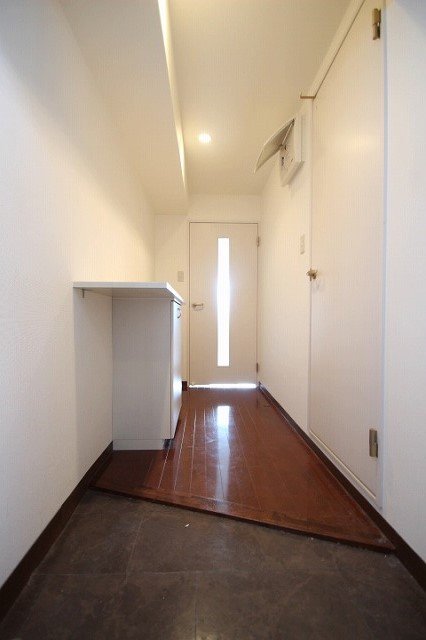 玄関　同物件、別号室のものです。