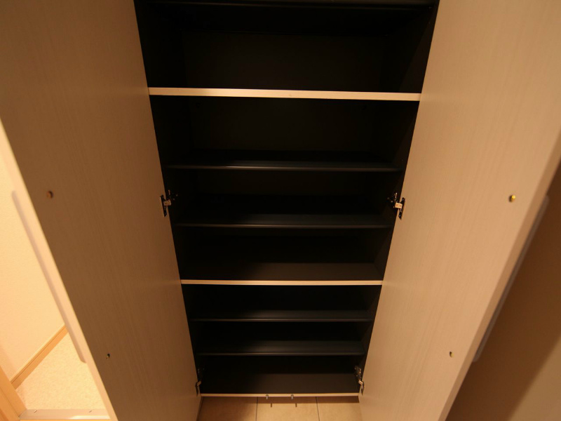 玄関　玄関　シューズボックス付（収納充実してます）