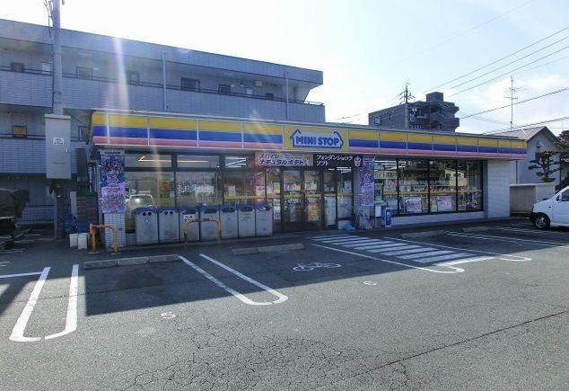 コンビニ　ミニストップ（コンビニ）まで750m