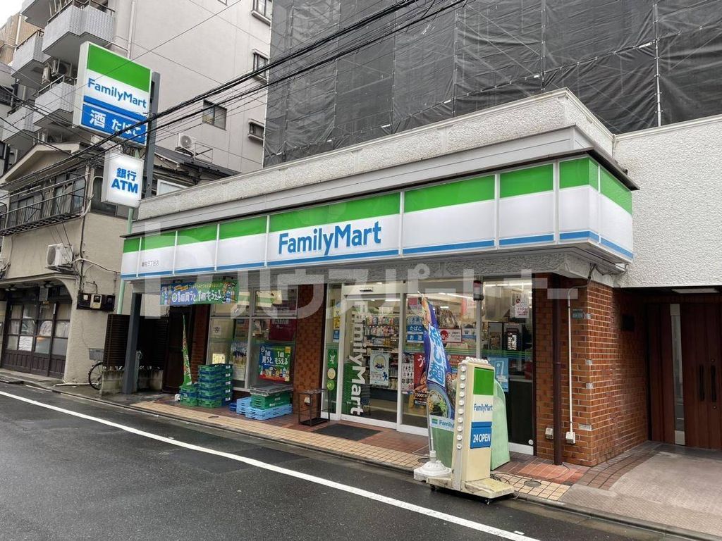 コンビニ　ファミリーマート　巣鴨3丁目店（コンビニ）まで220m