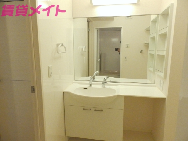 洗面設備　同型参考写真