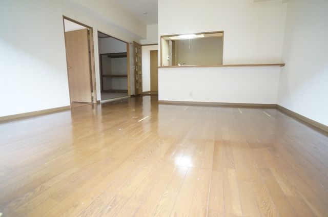 居室・リビング　広さ十分なリビングスペース