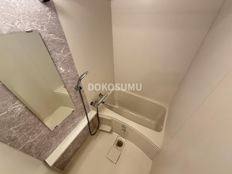 バス・シャワールーム　一日の疲れをやさしく癒やす、清潔感あふれるリラックスバス。