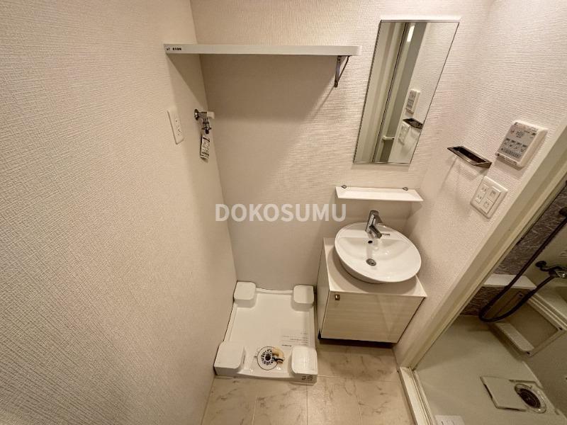 洗面設備　忙しい朝もスムーズに。使いやすさを追求した清潔な洗面空間。