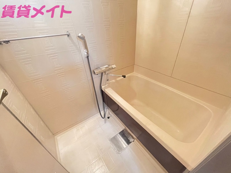 バス・シャワールーム　同型別室のお写真です