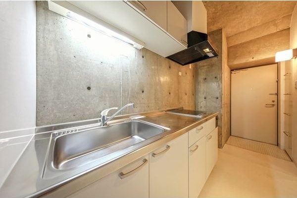 キッチン　※写真は同じマンションの違う部屋のものになります。