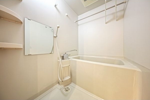 バス・シャワールーム　※写真は同じマンションの違う部屋のものになります。