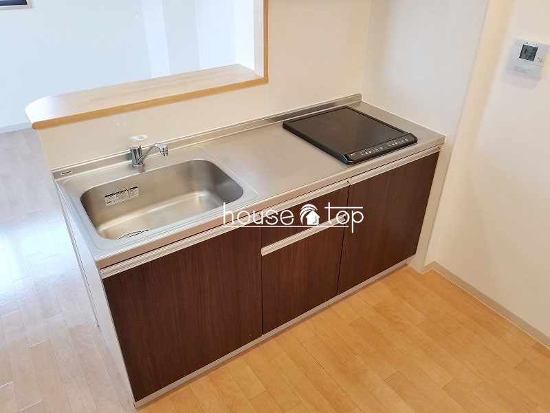 キッチン　2口コンロ付ＩＨクッキングヒーター！調理スペースも広くて快適