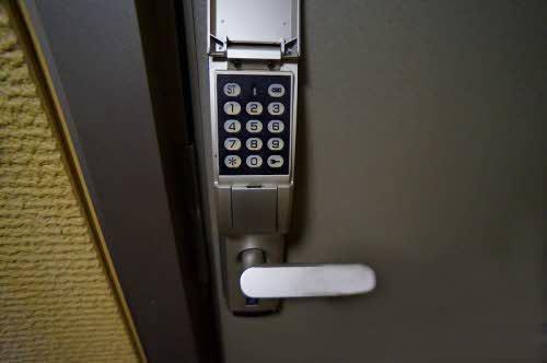玄関　デジタルロックキー
