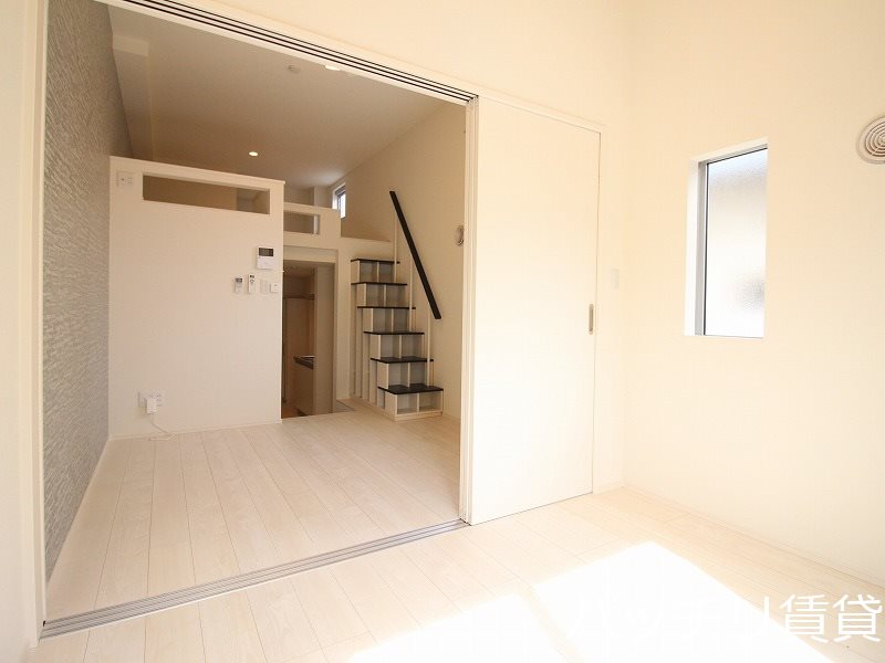 居室・リビング　同型タイプの為、現状を優先致します。