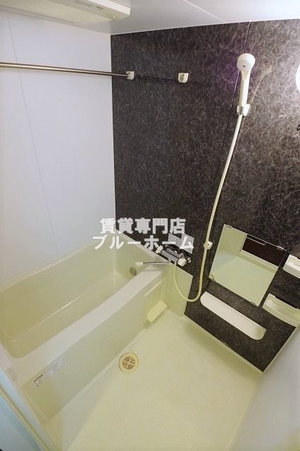 バス・シャワールーム　浴室乾燥機・追炊き機能付きのお風呂！