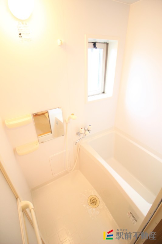 バス・シャワールーム　窓があるので換気も◎