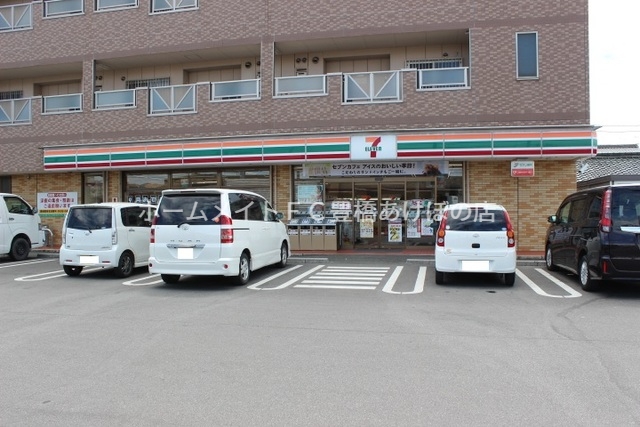 コンビニ　セブンイレブン豊橋新栄町店（コンビニ）まで726m