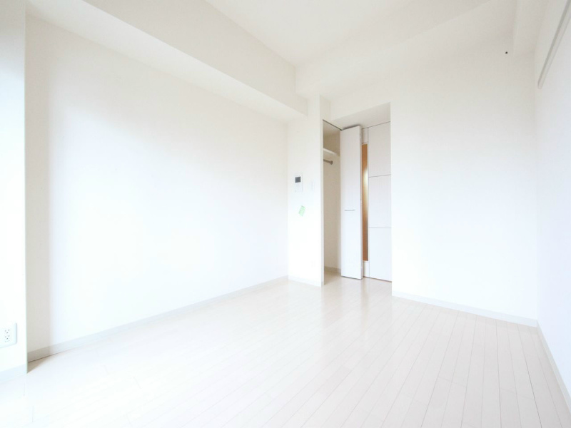 収納　洋室6.4帖　クローゼット付（収納充実してます）