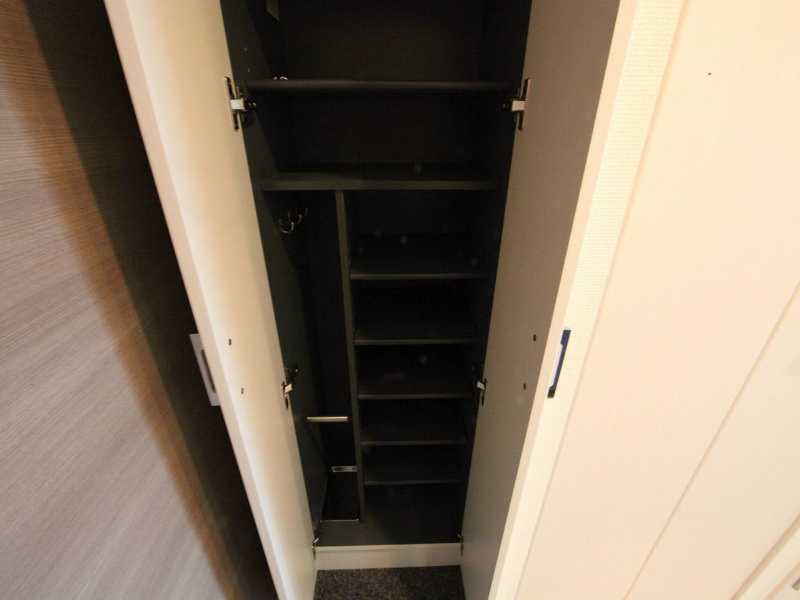 玄関　玄関　シューズボックス付（収納充実してます）