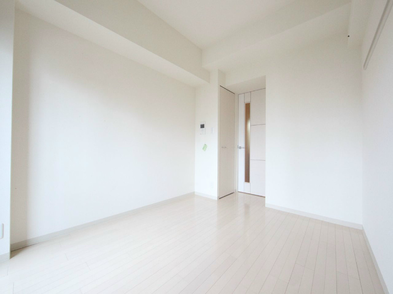 居室・リビング　洋室6.4帖　クローゼット付（収納充実してます）