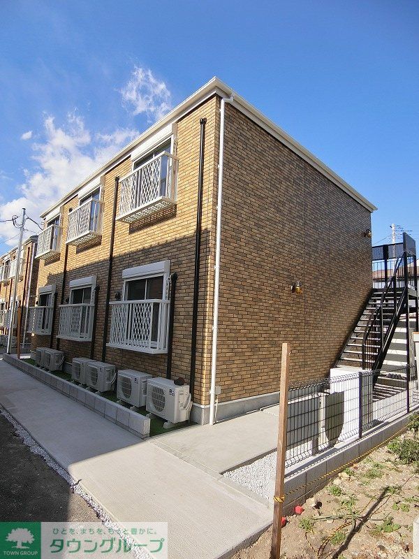 建物外観　白が基調の明るい室内！広々！