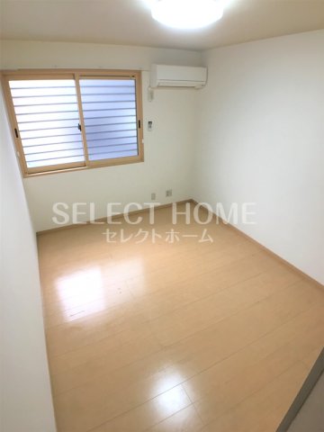 その他部屋・スペース　落ち着いた色調の寝室です