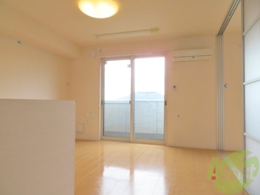 居室・リビング　広いリビングでのびのびできます。