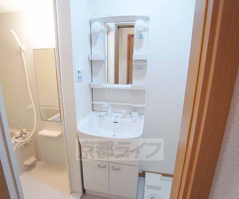 洗面設備　独立洗面台です