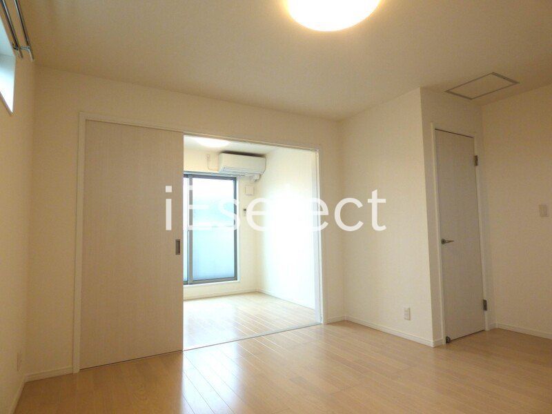 居室・リビング　広々開放的なリビングです♪