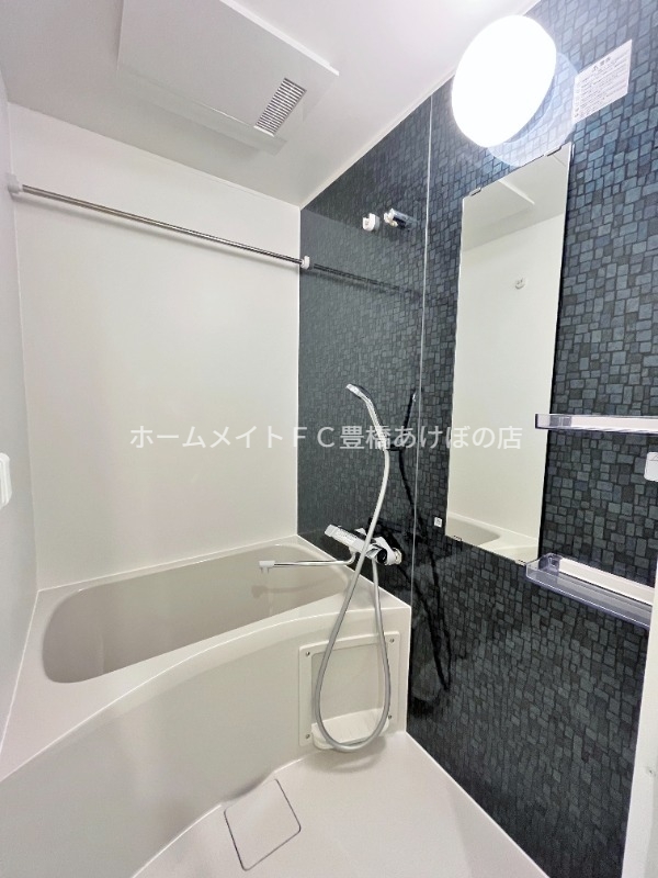 バス・シャワールーム　同型別部屋写真（反転）