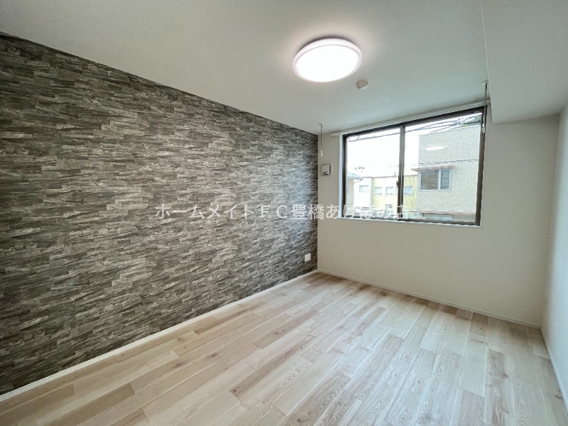 居室・リビング　同型別部屋写真（反転）