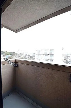 バルコニー　別部屋の写真を使用しております。