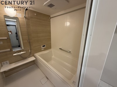 バス・シャワールーム　浴室乾燥機・追い焚き機能付きのバスルーム♪