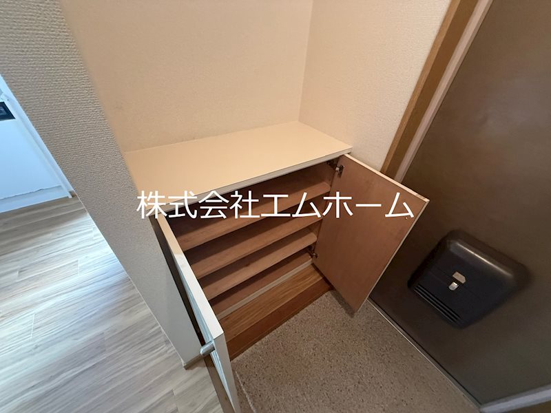 玄関　玄関　シューズボックス付