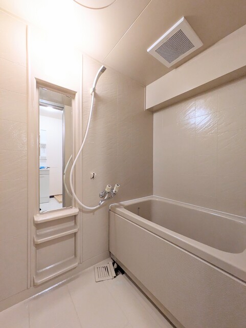 バス・シャワールーム　☆鏡付きの浴室☆