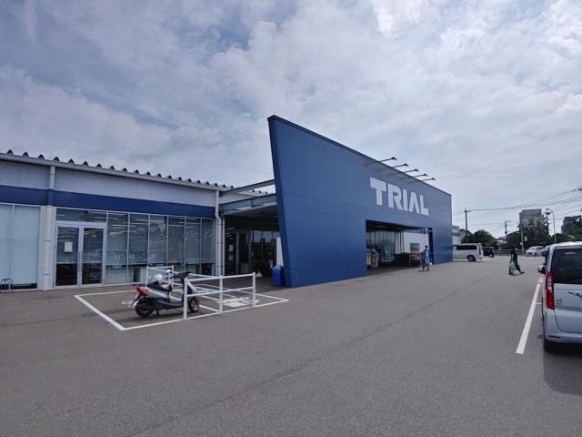 スーパー　トライアル（スーパー）まで977m