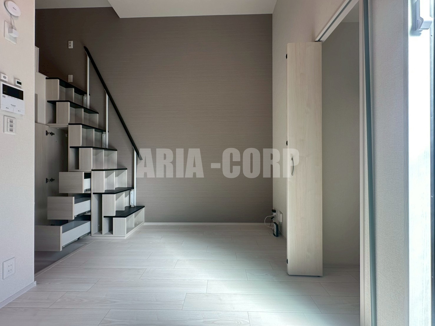 収納　クローゼットや階段下収納スペース付◎