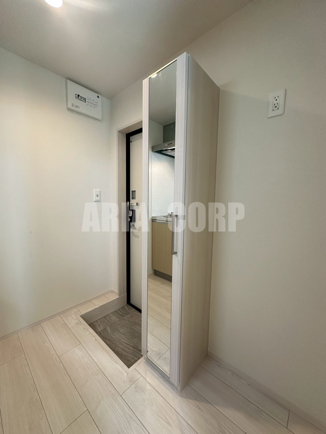 玄関　姿見付シューズボックス付きの玄関♪