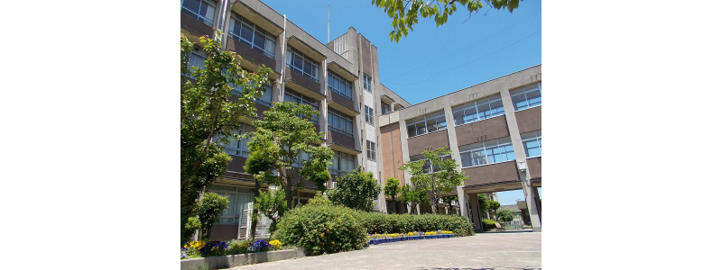 小学校　南大津小学校（小学校）まで375m
