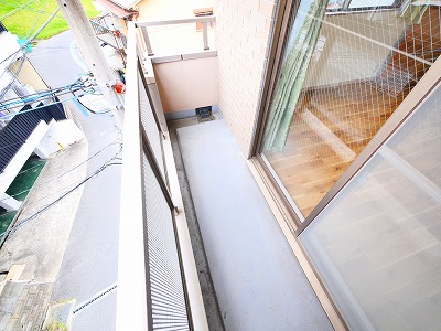 バルコニー　外からの目が気にならないバルコニーで洗濯物が干せます