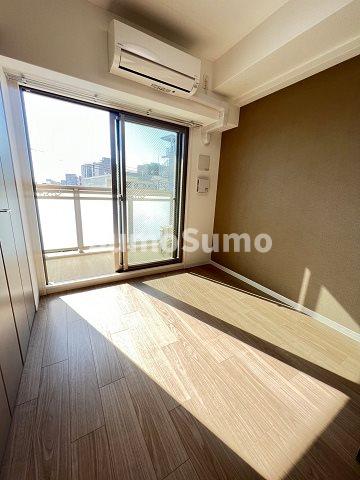 その他部屋・スペース　広くて明るい寝室