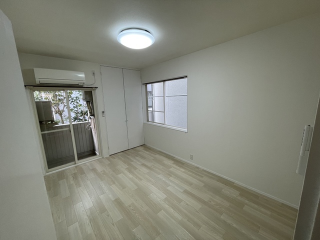 居室・リビング　室内