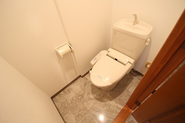 トイレ　別号室の写真です