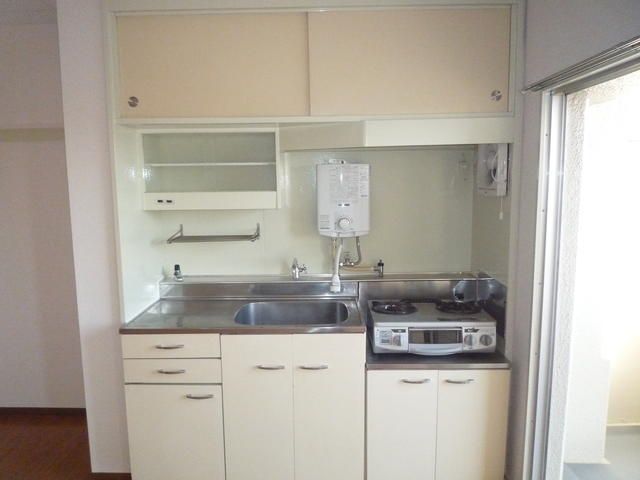 キッチン　コンパクトなキッチンで掃除もラクラク