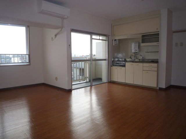 居室・リビング　こちらの居間で趣味の時間をお楽しみください