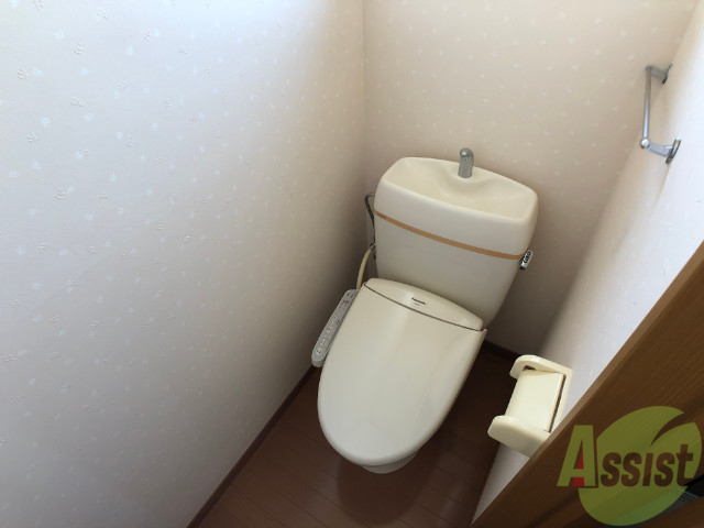 トイレ　人気のウォシュレットつきのトイレです。快適ですよ。