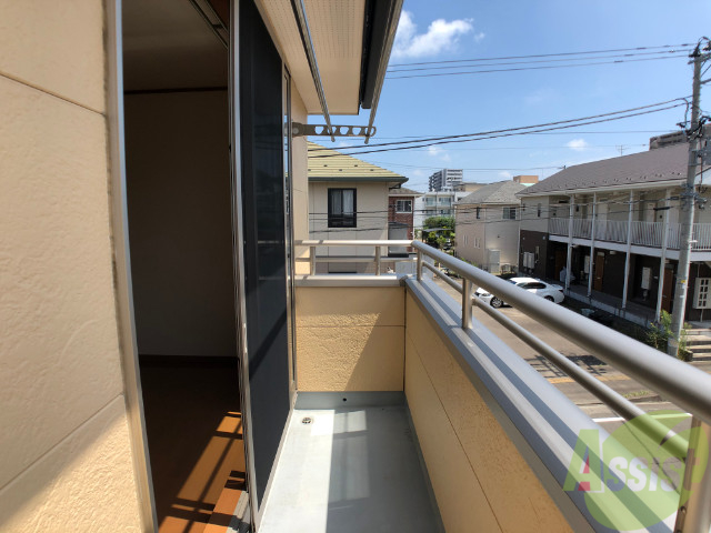 バルコニー　ちょっとしたテラスのような感じになっていますよ。