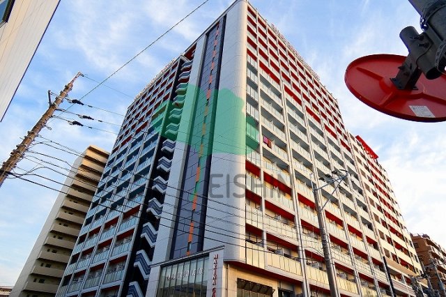 建物外観　間接LED照明演出で豪華エントランス・外観です