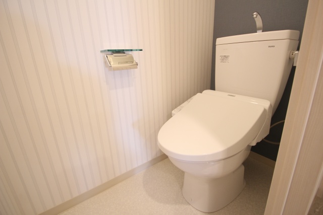 トイレ　※別室の参考写真の為、現況優先です。