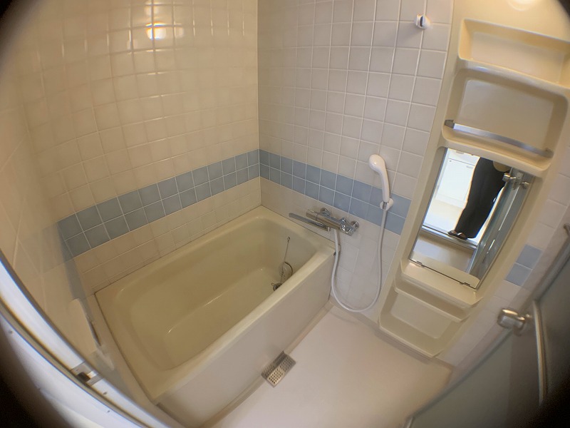 バス・シャワールーム　追い焚き機能付き♪