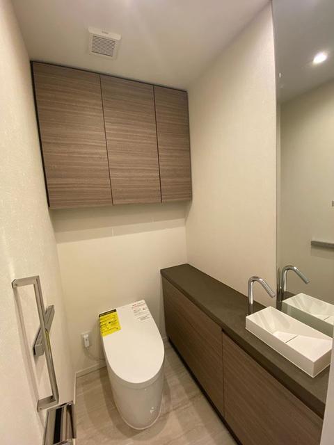 トイレ　※写真は同タイプ住戸です。