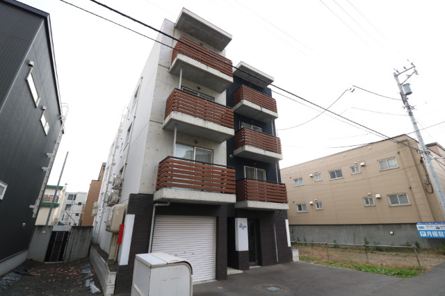 建物外観　オシャレな建物で目を引きます♪