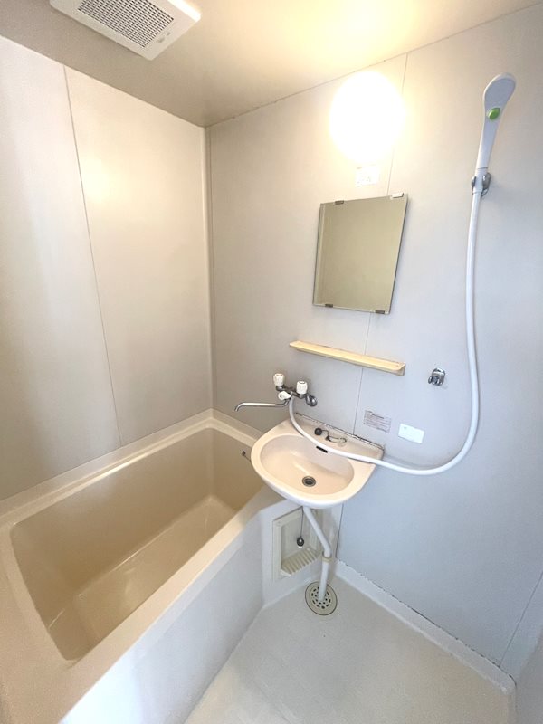 バス・シャワールーム　バストイレ別で快適な毎日